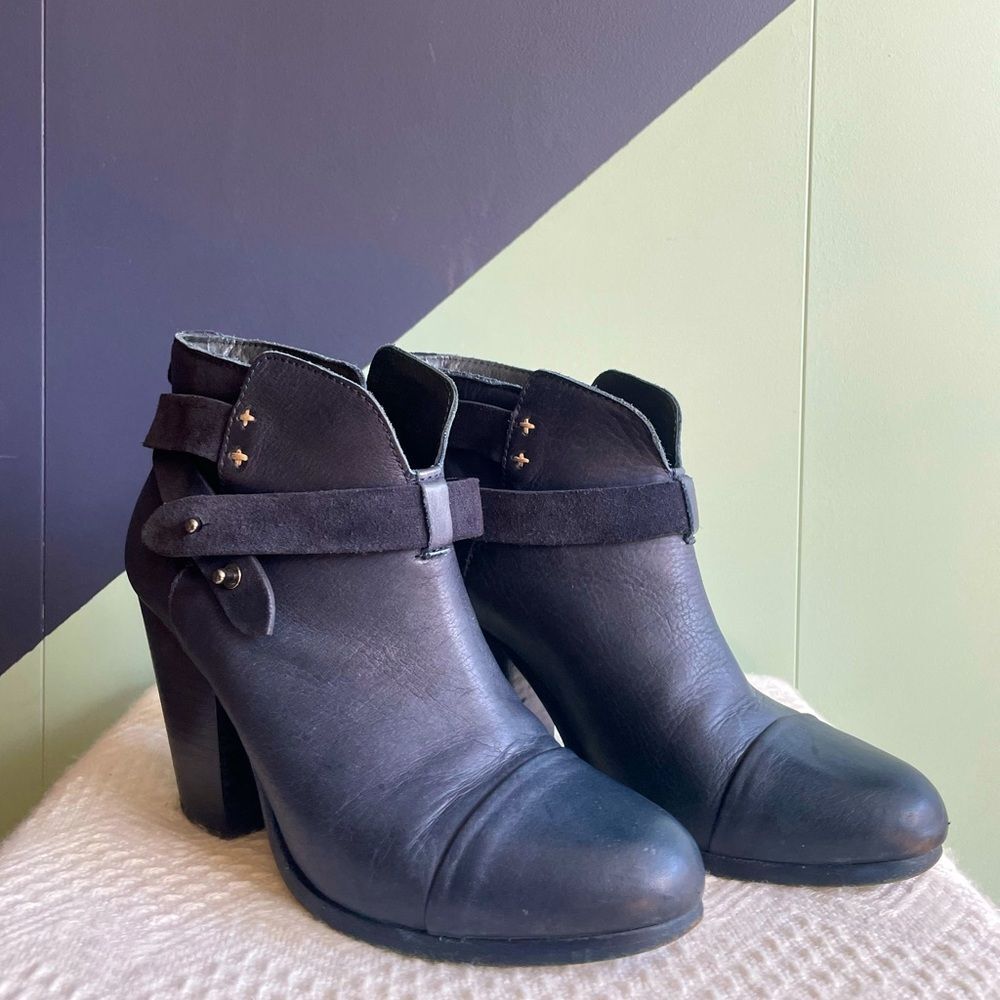 Rag & bone $550 Harrow Stacked Heel Ankle Boots, Sz 37.5, Navy Blue Leather